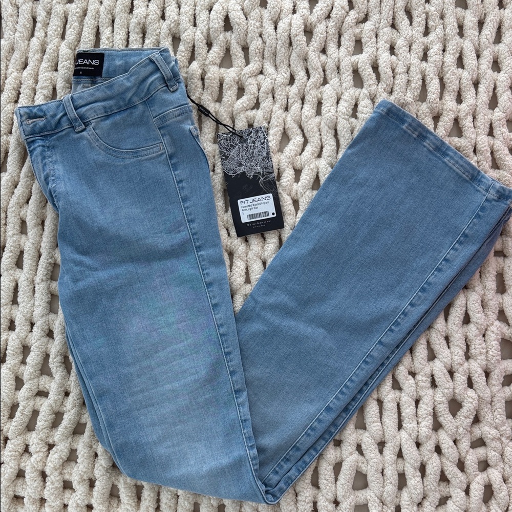 FITJEANS Women’s Flared Mid Waisted Jeans - Arctic Light